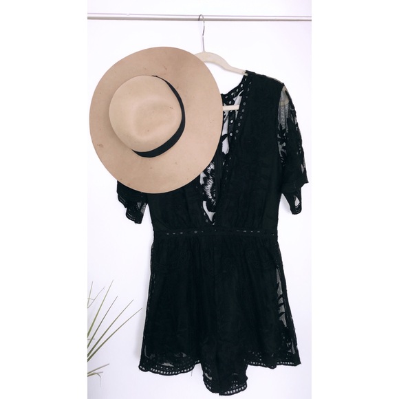 Black lace romper - Picture 1 of 3